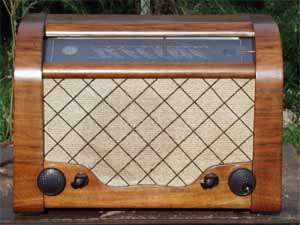 Antique and Vintage Radios for Sale.  Antique Radio Repair, Values, Supply.  Vintage Radio Information, Speakers, Price Guides, Restoration and more.